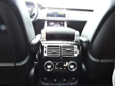Range Rover 3.0 SDV6 HSE — Prestige tout-terrain, moteur 275 ch et équipements premium — fianco