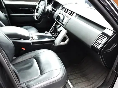 Range Rover 3.0 SDV6 HSE — Prestige tout-terrain, moteur 275 ch et équipements premium — vista posteriore