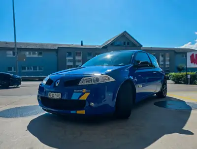Renault Megane 2.0 16V Turbo F1 Team — Sportive 224 ch, histoire authentique — côté