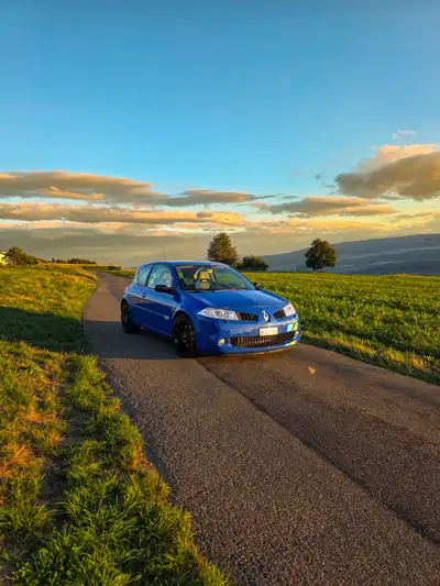 Renault Megane 2.0 16V Turbo F1 Team — Sportive 224 ch, histoire authentique — vue extérieure