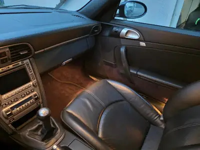 Porsche 911 Carrera 4 Cabriolet — Chef-d'œuvre décapotable, 325 ch et transmission manuelle — Miniatura 7