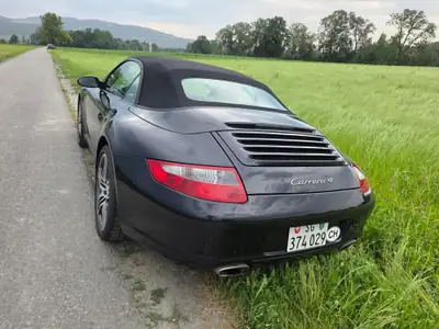 Porsche 911 Carrera 4 Cabriolet — Chef-d'œuvre décapotable, 325 ch et transmission manuelle — Miniatura 9