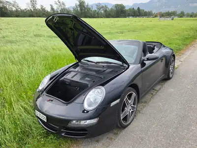 Porsche 911 Carrera 4 Cabriolet — Chef-d'œuvre décapotable, 325 ch et transmission manuelle — Miniatura 17