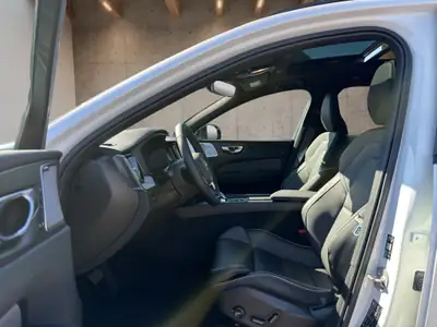 Volvo XC60 2.0 T6 TE Black Edition eAWD — SUV hybride rechargeable performant, quasi-neuf — Miniatura 9