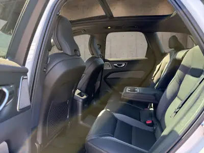 Volvo XC60 2.0 T6 TE Black Edition eAWD — SUV hybride rechargeable performant, quasi-neuf — Miniatura 12