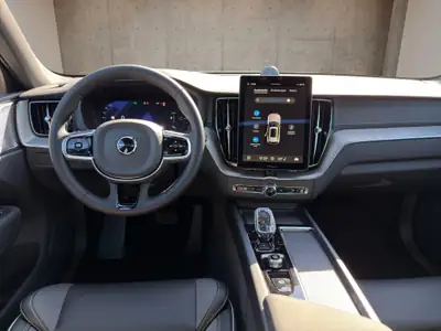 Volvo XC60 2.0 T6 TE Black Edition eAWD — SUV hybride rechargeable performant, quasi-neuf — Miniatura 13