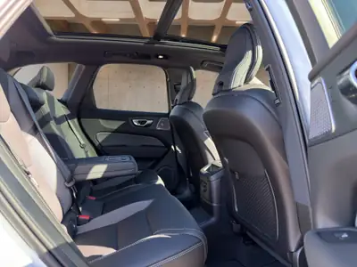 Volvo XC60 2.0 T6 TE Black Edition eAWD — SUV hybride rechargeable performant, quasi-neuf — Miniatura 17
