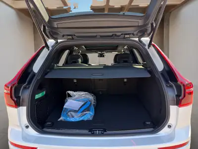 Volvo XC60 2.0 T6 TE Black Edition eAWD — SUV hybride rechargeable performant, quasi-neuf — Miniatura 20