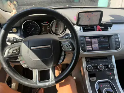 Range Rover Evoque 2.2 TD4 Pure — SUV premium diesel, cuir, navigation et caméra — Miniatura 9