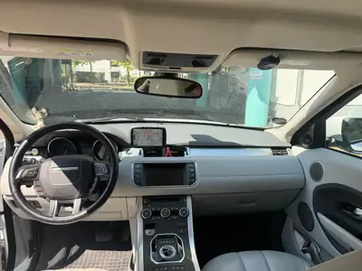 Range Rover Evoque 2.2 TD4 Pure — SUV premium diesel, cuir, navigation et caméra — Miniatura 10