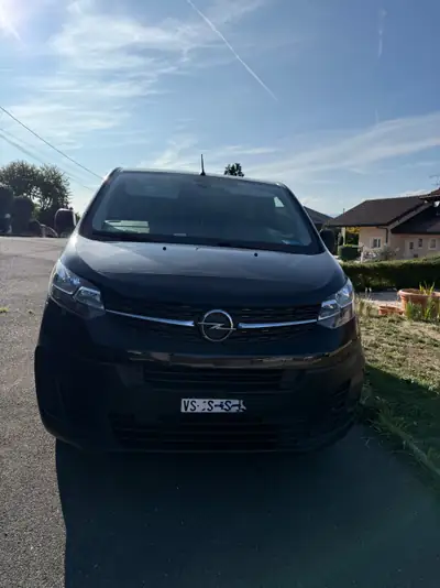 Opel Vivaro 1.5 CDTI 102 — Utilitaire compact fiable, entretien réduit — côté