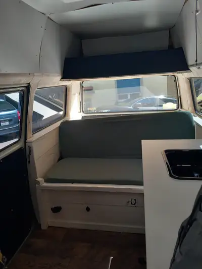 VW T2 1984 — Le légendaire utilitaire diesel, faible kilométrage et histoire certifiée — arrière