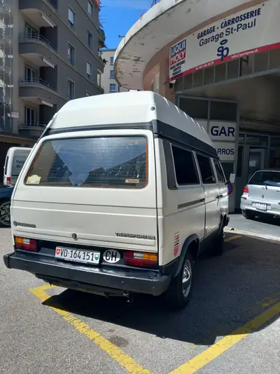 VW T2 1984 — Le légendaire utilitaire diesel, faible kilométrage et histoire certifiée — tableau de bord