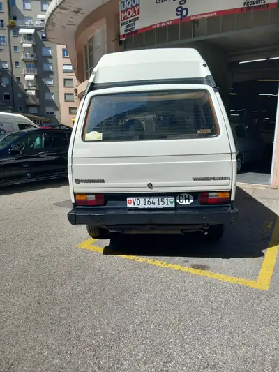VW T2 1984 — Le légendaire utilitaire diesel, faible kilométrage et histoire certifiée — intérieur