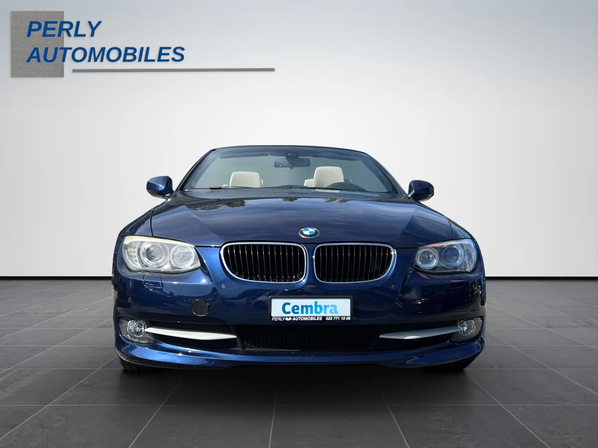 BMW 320i Cabriolet — Découvrable élégant, moteur performant et sans sinistre