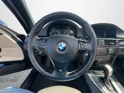 BMW 320i Cabriolet — Découvrable élégant, moteur performant et sans sinistre — Miniatur 10