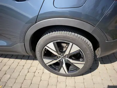 Volvo XC40 P8 Twin Ultimate AWD — SUV électrique premium, 78'000 km seulement — fianco