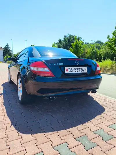 Mercedes-Benz SLK 200 — Cabriolet élégant, moteur essence fiable, intérieur cuir rouge — Heckansicht