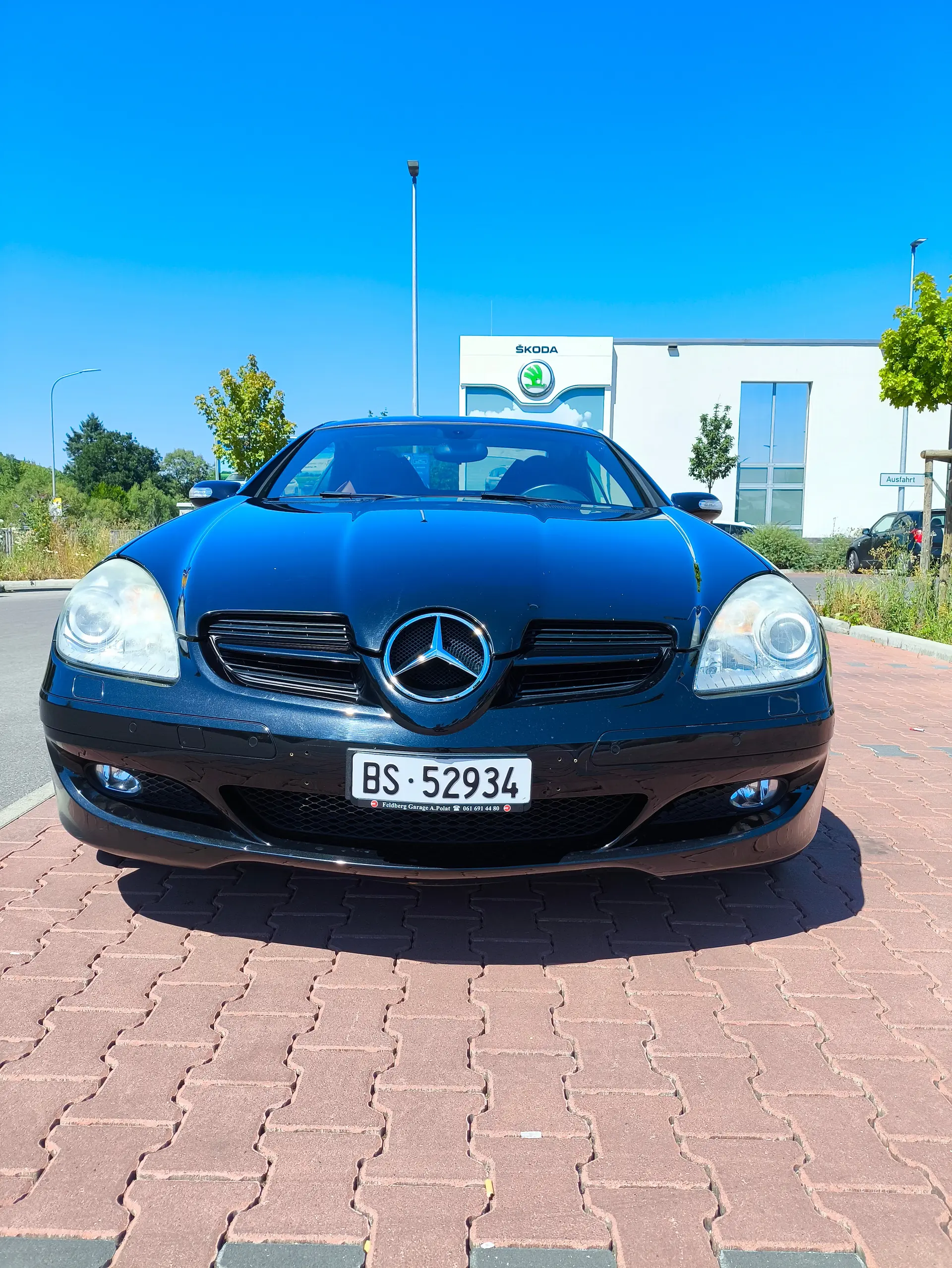 Mercedes-Benz SLK 200 — Cabriolet élégant, moteur essence fiable, intérieur cuir rouge