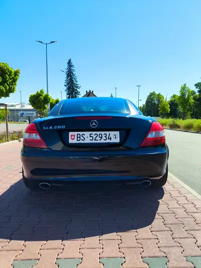 Mercedes-Benz SLK 200 — Cabriolet élégant, moteur essence fiable, intérieur cuir rouge — Innenraum
