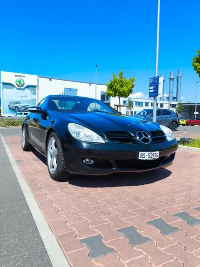 Mercedes-Benz SLK 200 — Cabriolet élégant, moteur essence fiable, intérieur cuir rouge — Detail