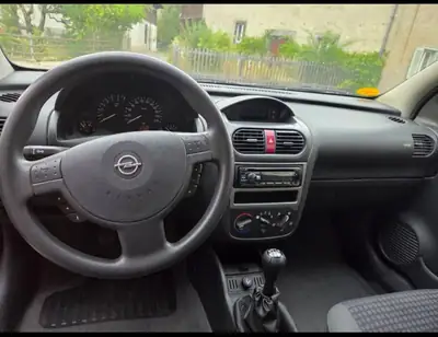Opel Corsa C12 2002 — Citadine fiable et économique, sans accident — interni