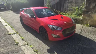 Hyundai Genesis 2.0 T Coupé — Sportivité turbo, design signature, sans sinistre — vue extérieure