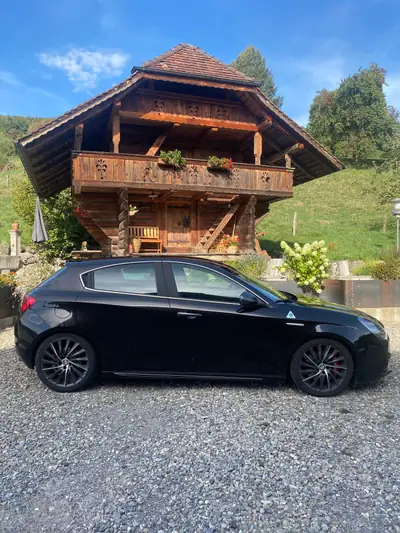 Alfa Romeo Giulietta 1750 TBi Quadrifoglio Verde — Sportive italienne, 188'000 km — Heckansicht