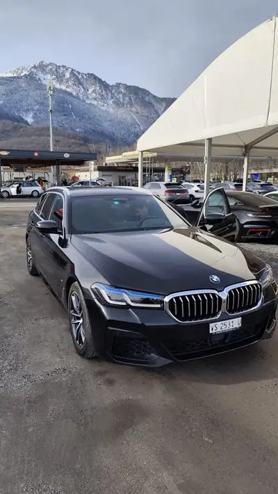BMW 520d xDrive Touring — Hybride 48V, Pack M Sport, état irréprochable — vista posteriore