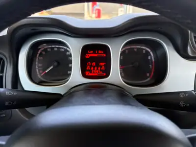 Fiat Panda Cross 0.9 TwinAir Turbo 4x4 — Petit SUV robuste, faible kilométrage — Heckansicht