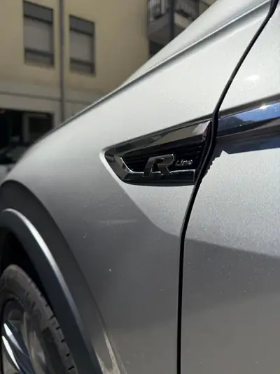 VW Tiguan 2.0 TSI Highline 4Motion — SUV polyvalent, toit panoramique et équipements premium — fianco