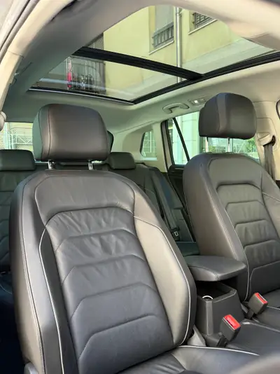 VW Tiguan 2.0 TSI Highline 4Motion — SUV polyvalent, toit panoramique et équipements premium — Miniatura 12