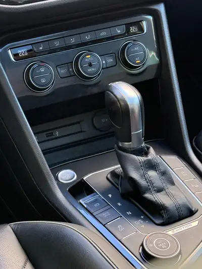 VW Tiguan 2.0 TSI Highline 4Motion — SUV polyvalent, toit panoramique et équipements premium — Miniatura 11