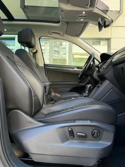 VW Tiguan 2.0 TSI Highline 4Motion — SUV polyvalent, toit panoramique et équipements premium — Miniatura 13