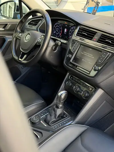 VW Tiguan 2.0 TSI Highline 4Motion — SUV polyvalent, toit panoramique et équipements premium — Miniatura 15