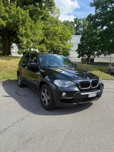 BMW X5 30d xDrive — SUV premium diesel, 158'000 km, sans sinistre — vista posteriore