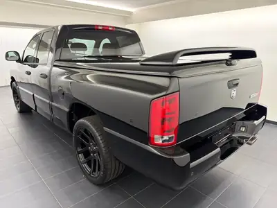 Dodge Ram 1500 SRT-10 — Monstre américain 507 ch, exemplaire rare en configuration 4 portes — Seitenansicht