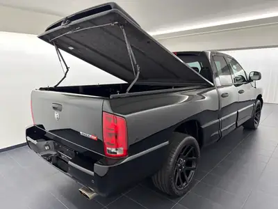 Dodge Ram 1500 SRT-10 — Monstre américain 507 ch, exemplaire rare en configuration 4 portes — Heckansicht