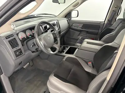 Dodge Ram 1500 SRT-10 — Monstre américain 507 ch, exemplaire rare en configuration 4 portes — Armaturenbrett