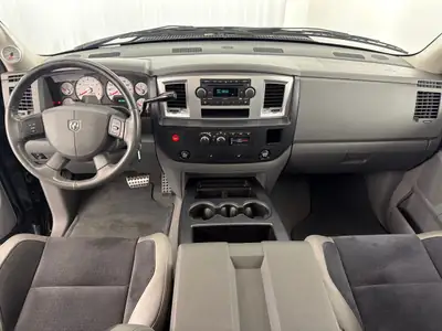 Dodge Ram 1500 SRT-10 — Monstre américain 507 ch, exemplaire rare en configuration 4 portes — Miniatur 7