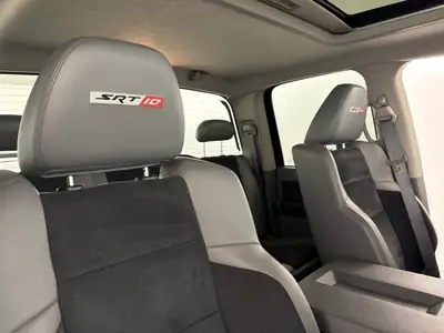 Dodge Ram 1500 SRT-10 — Monstre américain 507 ch, exemplaire rare en configuration 4 portes — Miniatur 8