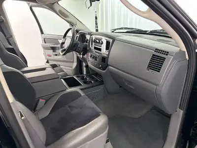 Dodge Ram 1500 SRT-10 — Monstre américain 507 ch, exemplaire rare en configuration 4 portes — Miniatur 11