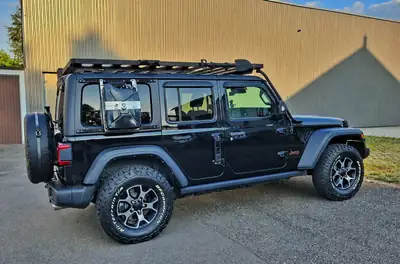 Jeep Wrangler 2.0 Turbo Rubicon Unlimited — Leger 4x4 polyvalent, 104'000 km — Außenansicht