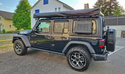 Jeep Wrangler 2.0 Turbo Rubicon Unlimited — Leger 4x4 polyvalent, 104'000 km — Seitenansicht