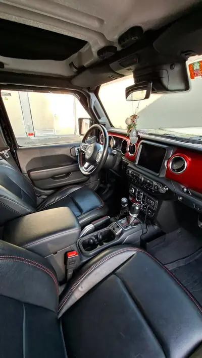 Jeep Wrangler 2.0 Turbo Rubicon Unlimited — Leger 4x4 polyvalent, 104'000 km — Detail