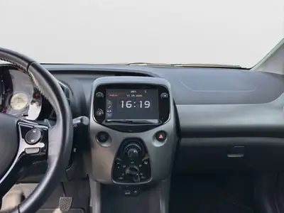 Toyota Aygo 1.0 VVT-i X-shift Trend — Citadine maligne, peu kilométrée et garantie 10 ans — Miniature 13