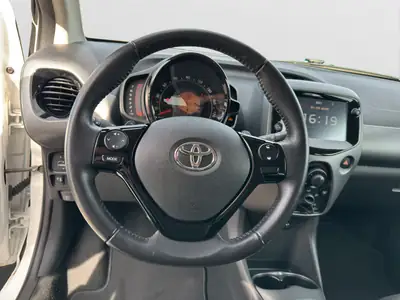 Toyota Aygo 1.0 VVT-i X-shift Trend — Citadine maligne, peu kilométrée et garantie 10 ans — Miniature 14