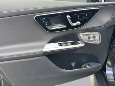 Mercedes-Benz GLC 400 e AMG Line — SUV hybride rechargeable, performant et écologique — Miniatura 16