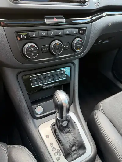 VW Sharan 2.0 TDI 184 PS — Monospace 7 places, toit panoramique, facelift 2015 — Miniature 25
