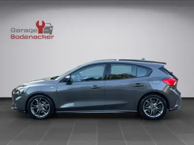 Ford Focus 2.0 TDCi ST Line — Diesel performant, entretien complet, équipements premium — vista posteriore